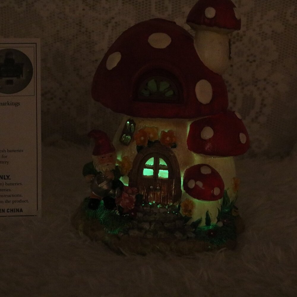 Cracker Barrel lighted fairy mushroom house NIB works great - Picture 10 of 10